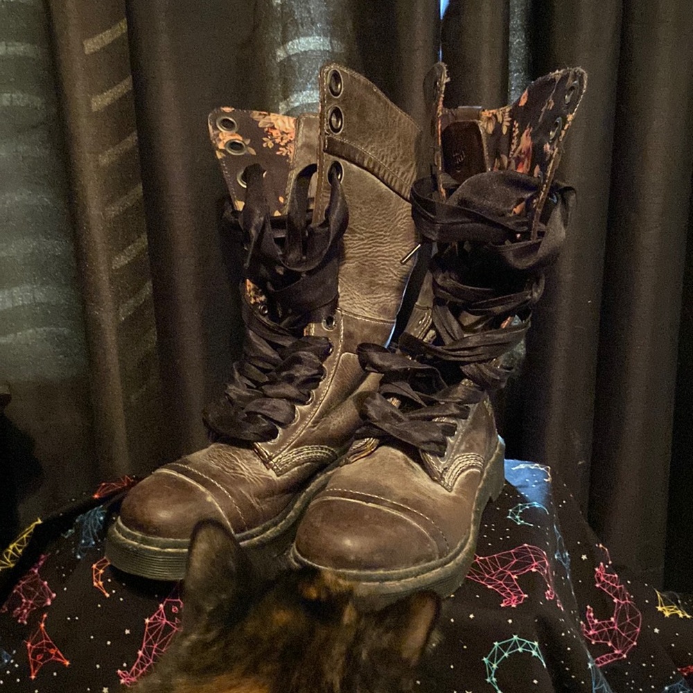 Dr. Martens Triumph